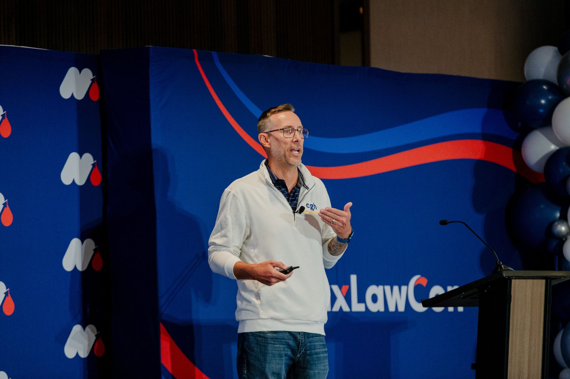 Travis on stage at MaxLawCon